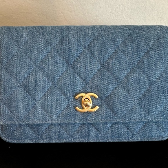 Chanel 22C Pearl Crush WOC in Denim - Picture 5 of 6